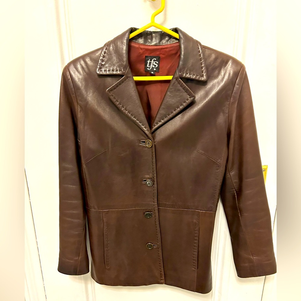 Leather blazer in a beautiful rich brown, lined with two side pockets.